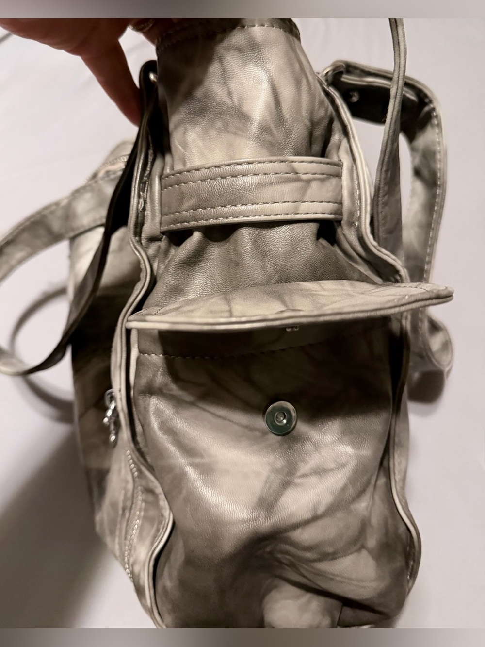 Angel Kiss Faux Leather Metallic Silver Shoulder Bag - Picture 4 of 13